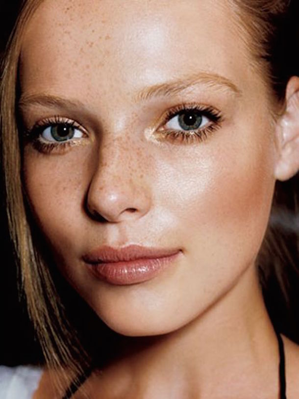 holiday-looks-dewy-skin-makeup