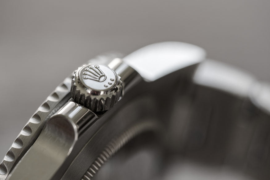 นาฬิกา Rolex โคลสอัพที่มีลายนูน
