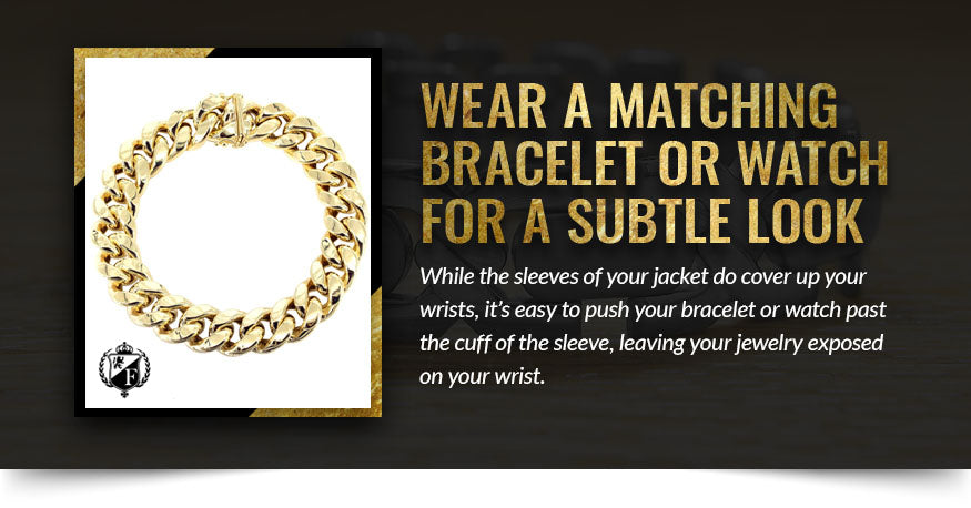 Bär ett matchande armband eller klocka för en subtil look