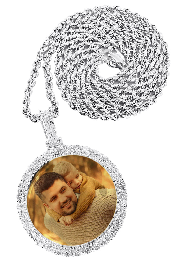 chain with photo pendant