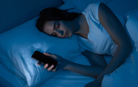 screen-time-protect-your-eyes-20-minutes-before-sleep-cycles-comfortable-bed-Bedding-Mart-Springfield-MO