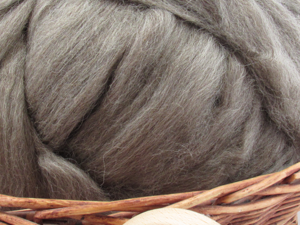 Grey Icelandic Wool Top Roving - Undyed Natural Spinning Fiber / 4oz
