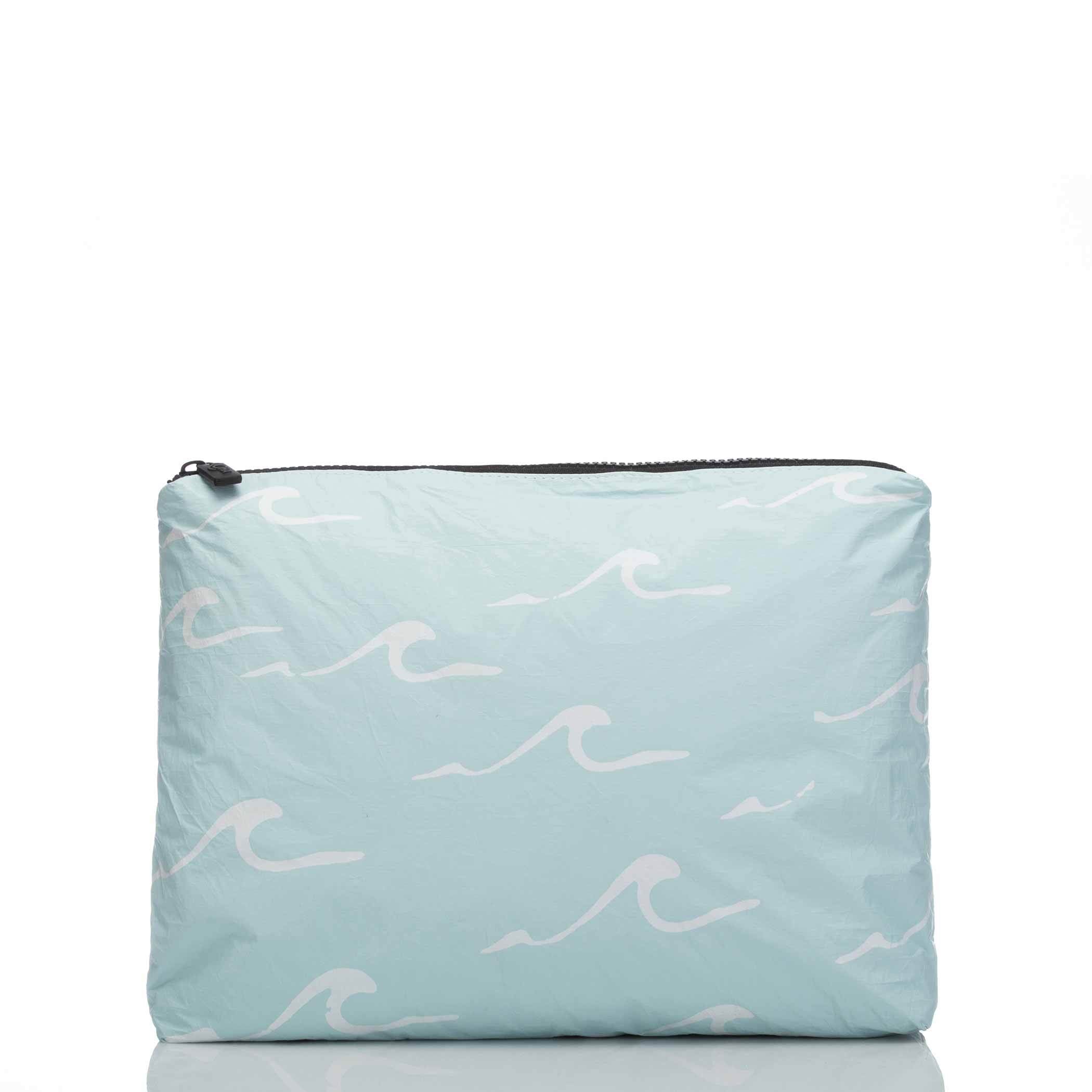 Mid Seaside Pouch in White on LeMU Blue | ALOHA Collection