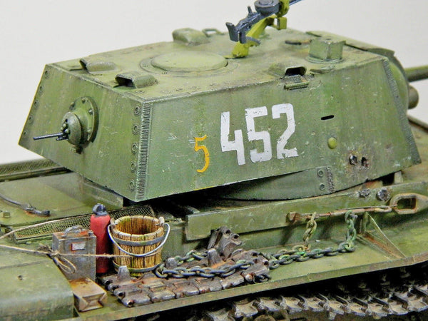 1/35 scale model Trumpeter Soviet KV-8S Heavy Tank Plastic kit 01572