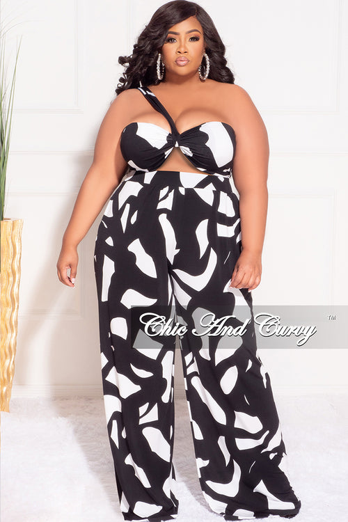 Pool Chic – Chic And Curvy