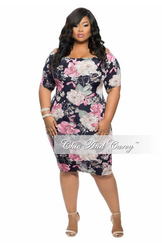 New Plus Size Lace Gown with One Sleeve in Coral – Chic And Curvy