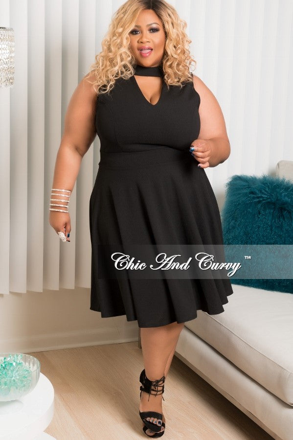 black sleeveless dress plus size