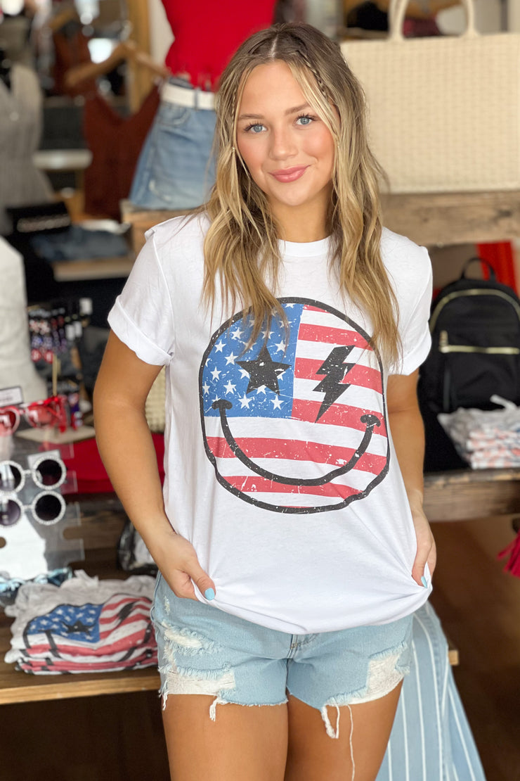 Retro American Smiley Face Graphic Tee - Cenkhaber