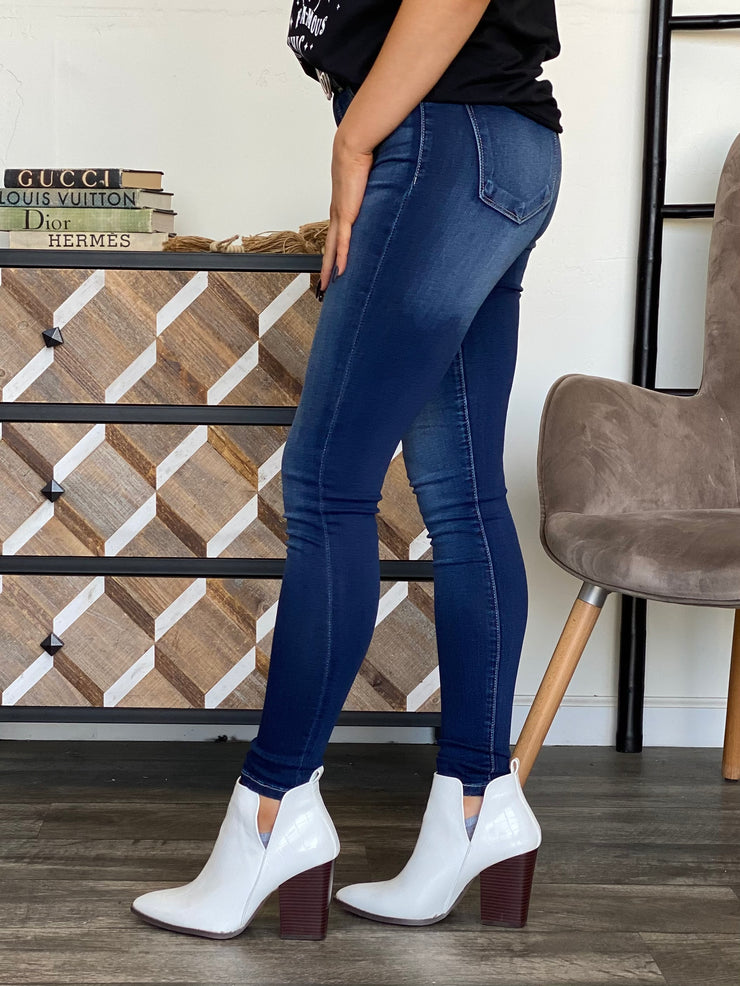 Courtney Jeans - Cenkhaber