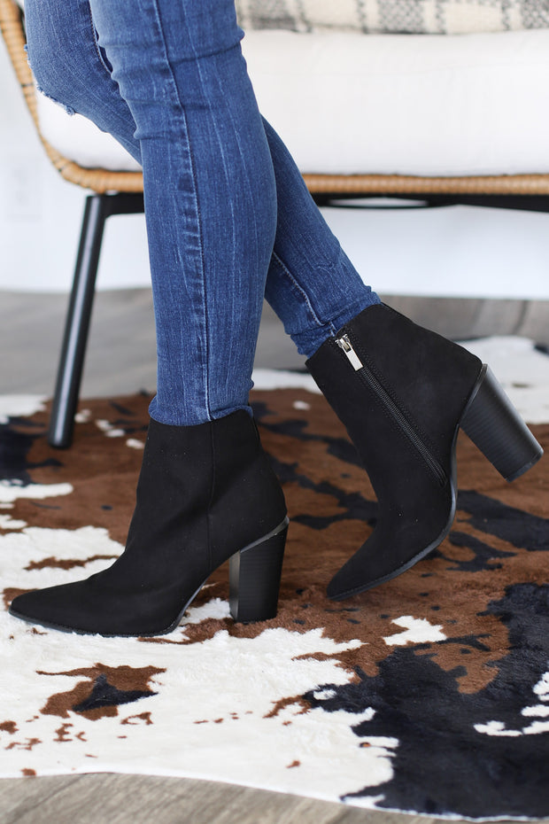 Walkin In Nashville Booties: Black - Mohebina laemeh