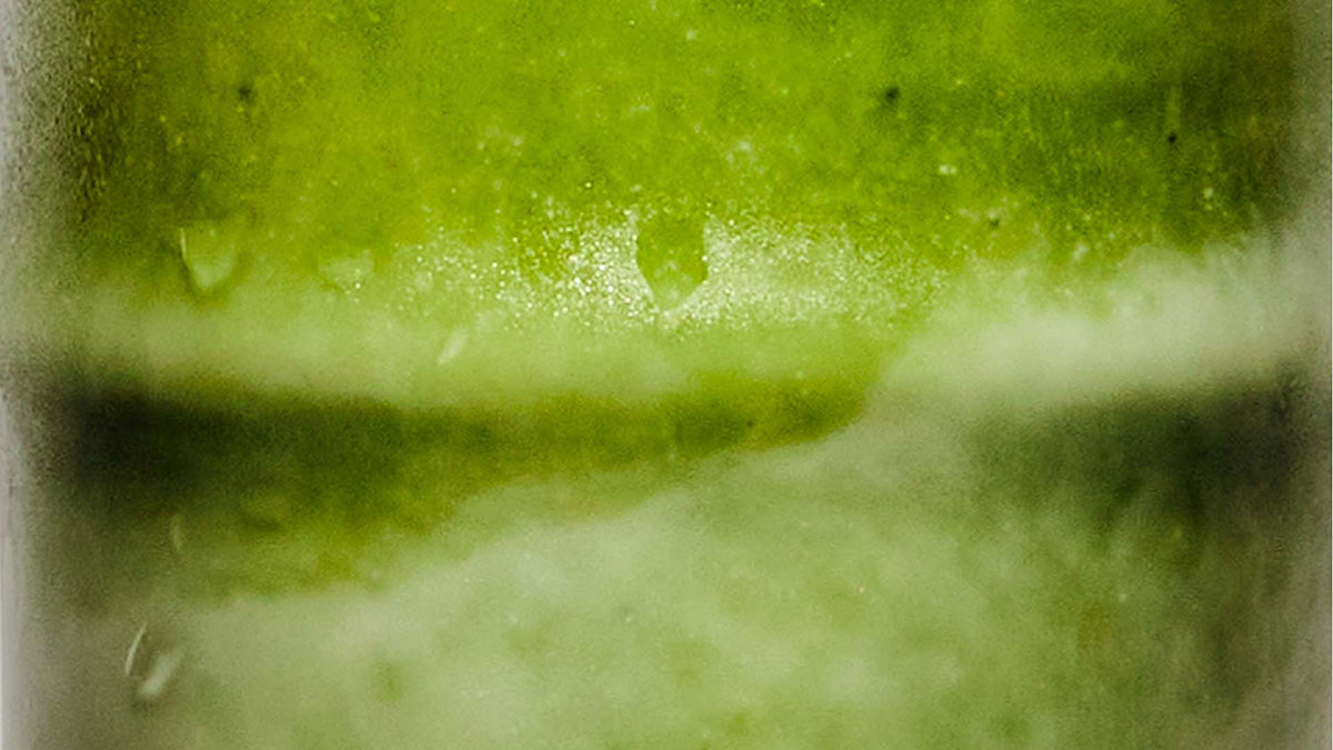 close up of matcha latte in clear glass