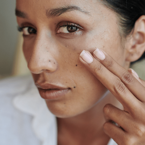 Women using Argan oil for acne - Moroccan Elixir