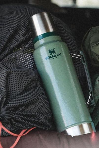 Stanley 1 Liter Classic Vacuum Bottle (1.1 Qt) Hammertone Green Thermos