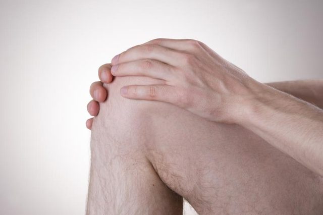 Knee muscle pain can be caused by injury.