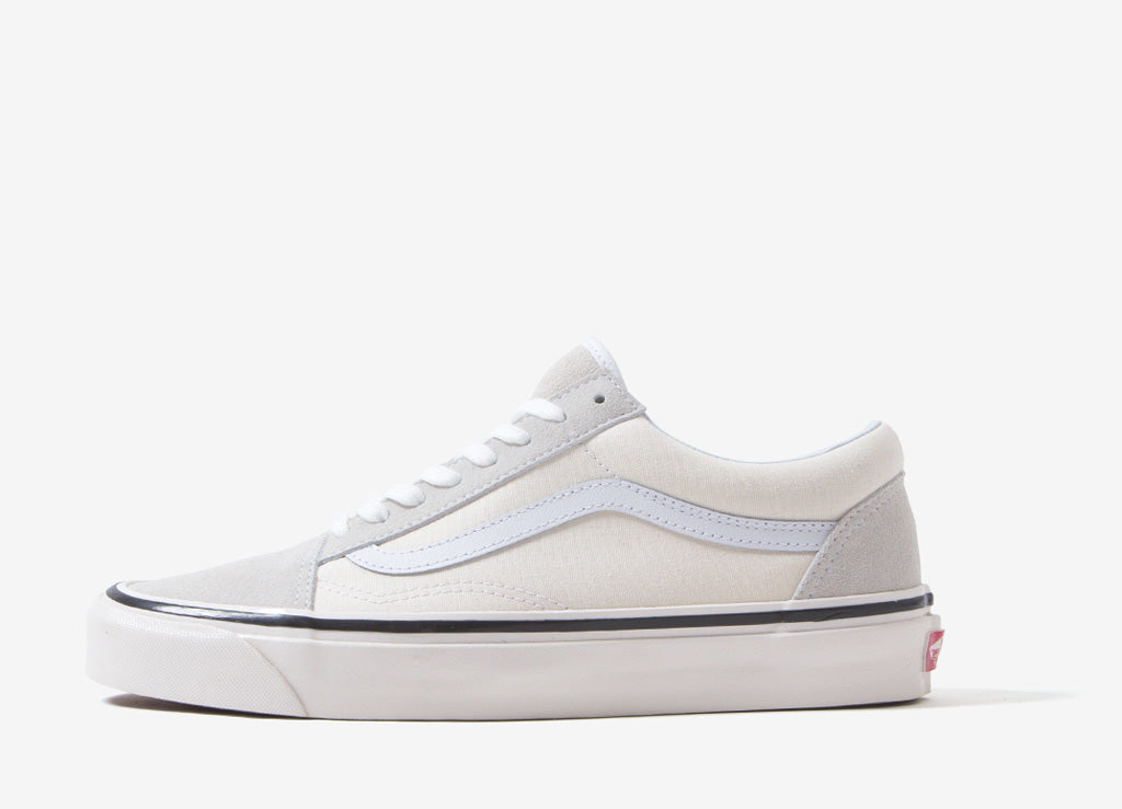 vans anaheim old skool white