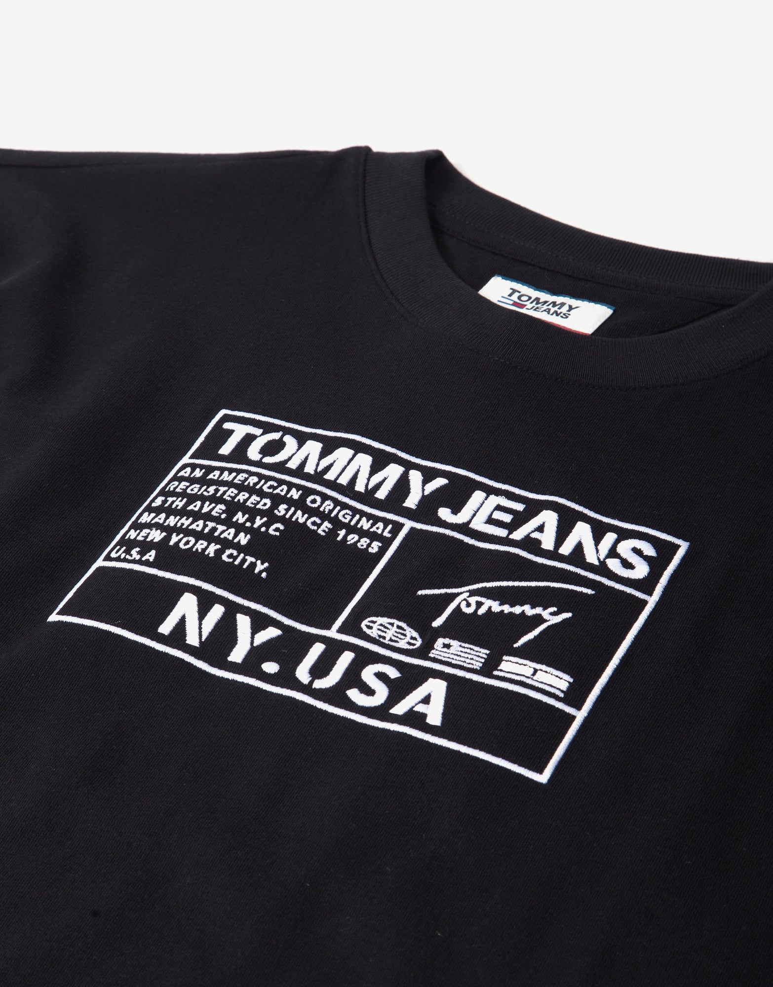 black tommy jeans t shirt