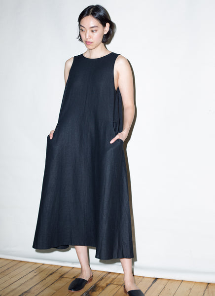KAAREM - Agar Sleeveless V Back Pocket Dress - Black