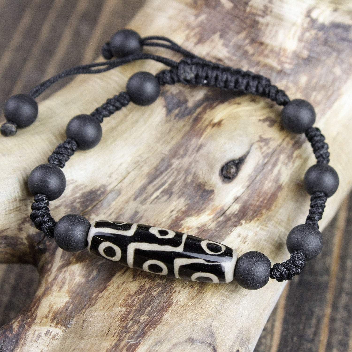 Protective Dzi and Matte Onyx Bracelet - DharmaShop