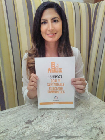 Fair Trade Breaks Poverty - Anti Poverty Week Dubai UAE Anna Sadeghpour with the Lilfairtrade Shop