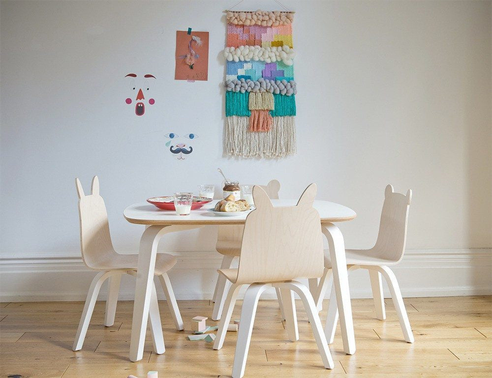 oeuf table and chairs