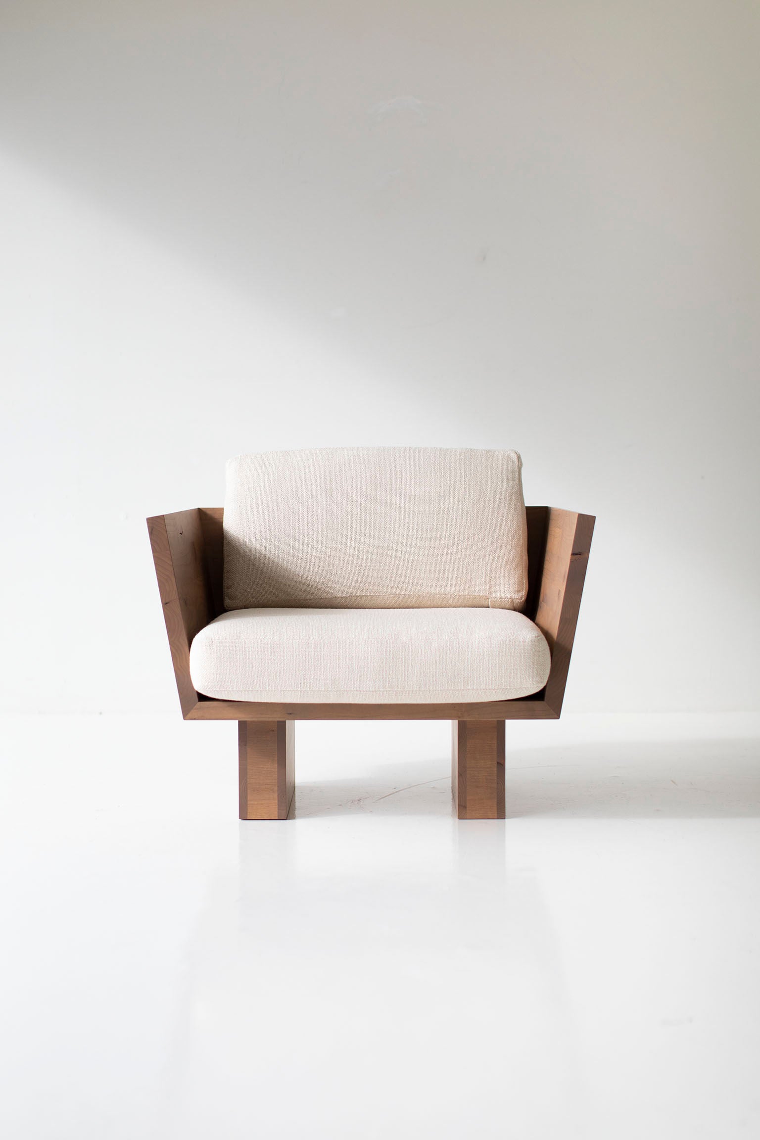 Suelo Modern Lounge Chair for Bertu Home