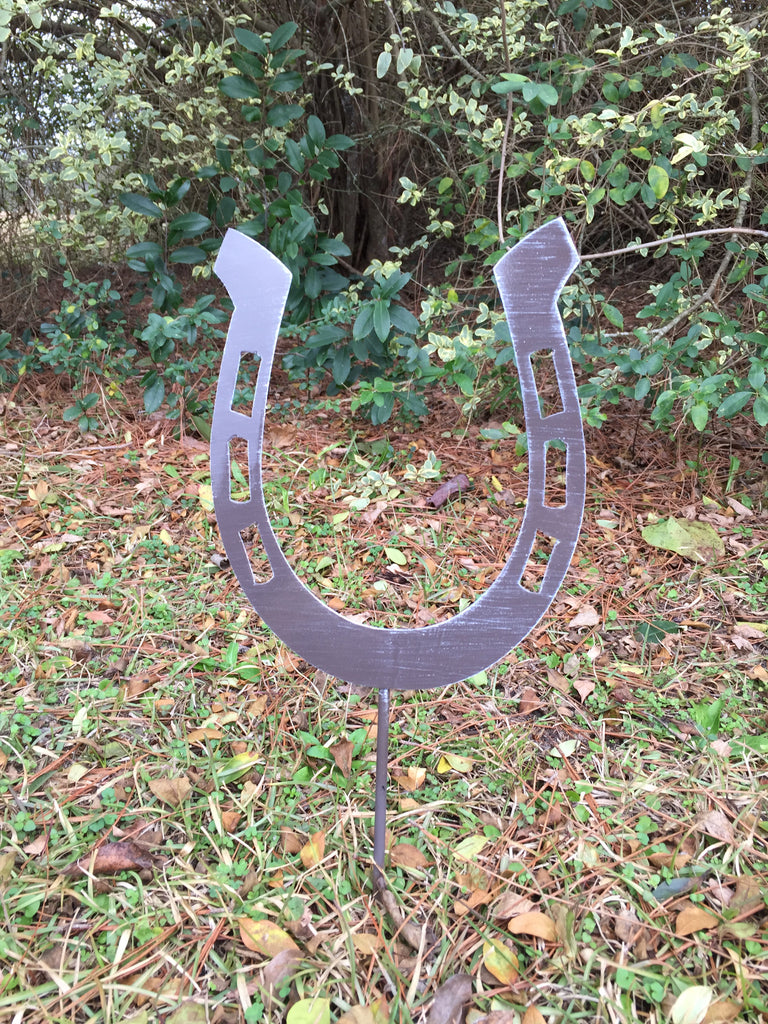 horseshoe designs yard