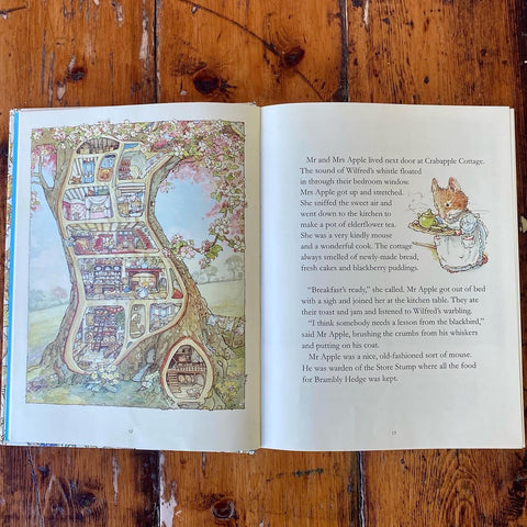 The Complete Brambly Hedge storybook - internal pages