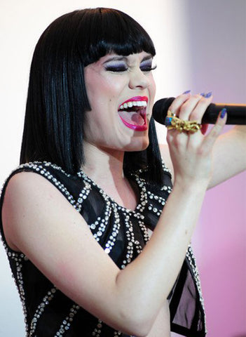 Jessie J wears the gold and turquoise Talon Ring while performing