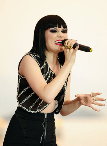 Jessie J wears the gold and turquoise Talon Ring while performing