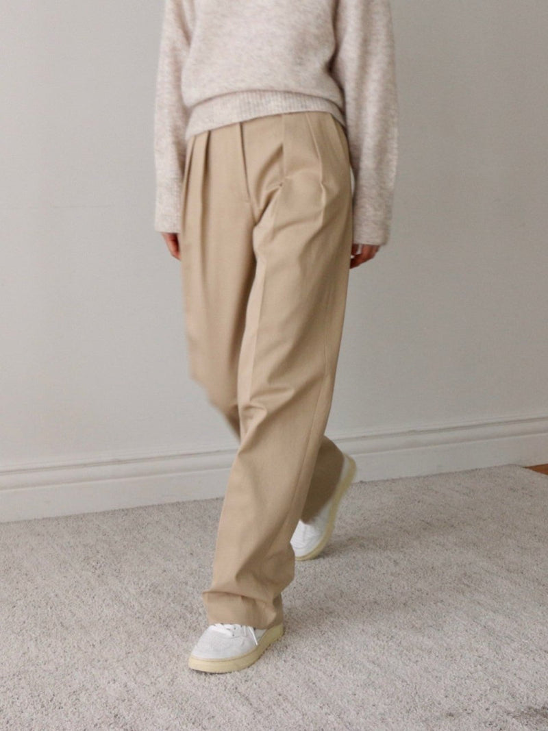 the BEAUTIFUL Everyday Tuck Chino Pants - カジュアルパンツ