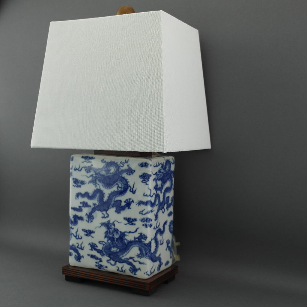 Ralph Lauren Chinese Porcelain Dragon Blue & White Meredith Table Lamp –  Konstantin Antiques