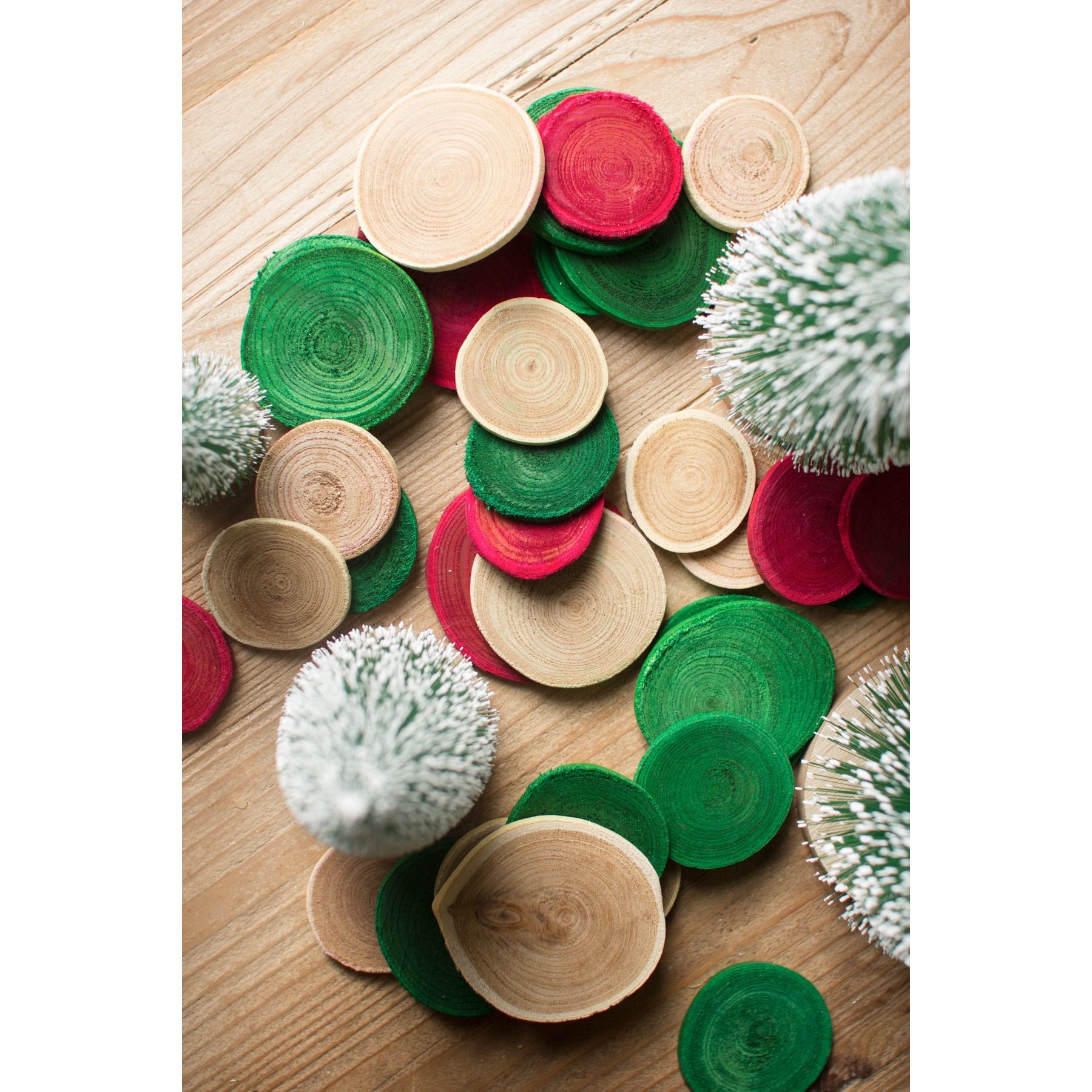 Red, Natural & Green Round Wood Chips