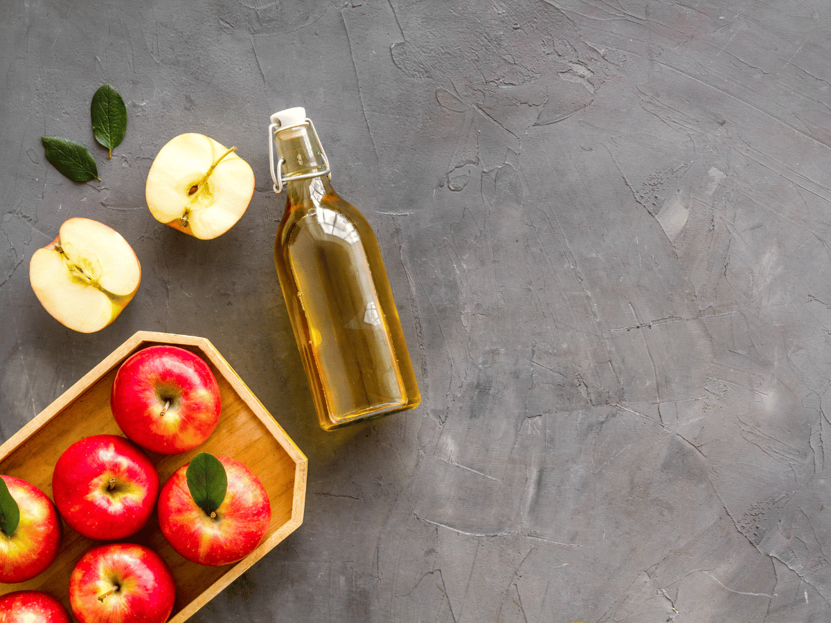 Le vinaigre de cidre de pomme est un traitement naturel comme les vers chez le chat