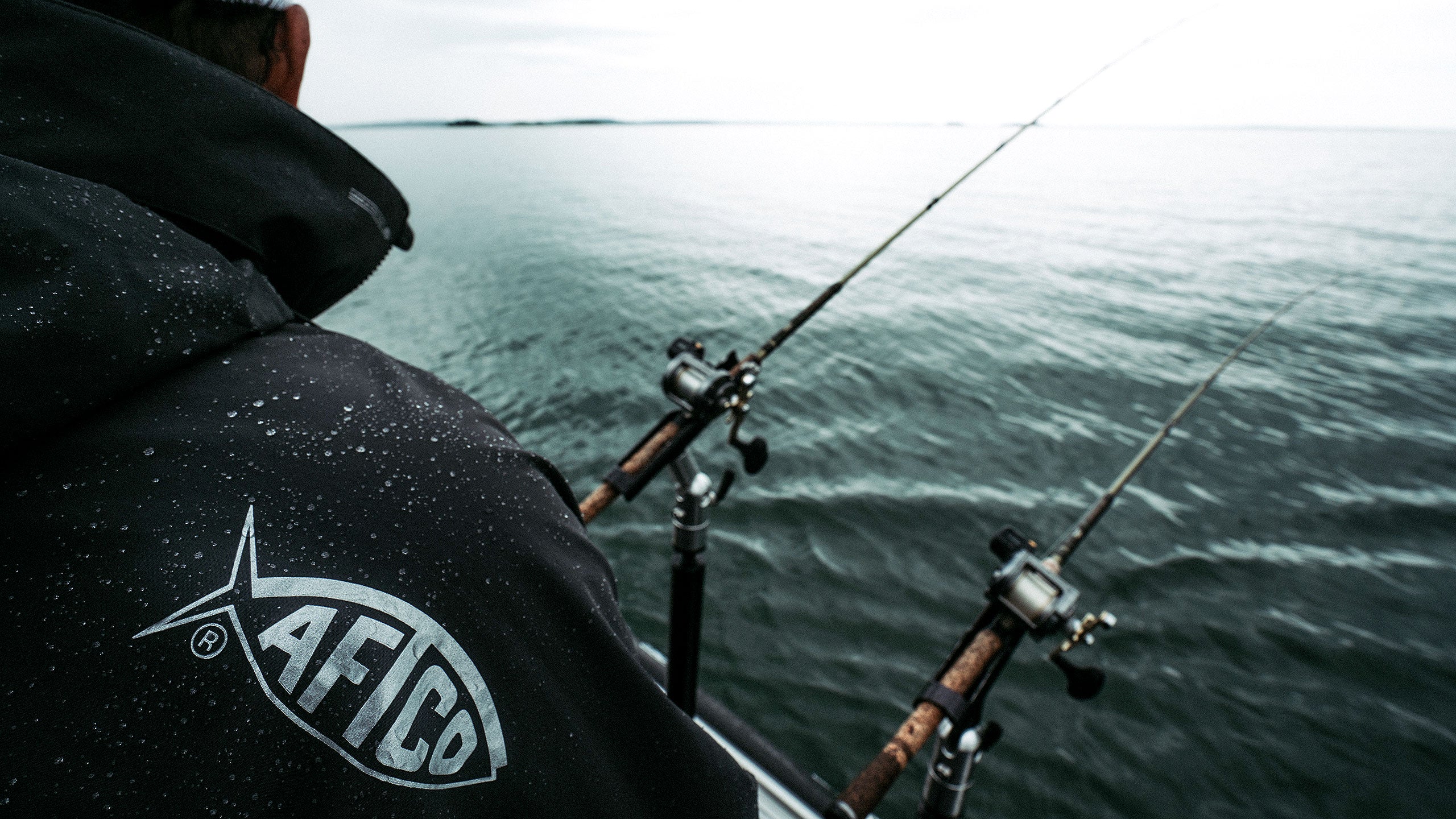 8 Gear Tips: Cold Weather Fishing Clothing – AFTCO