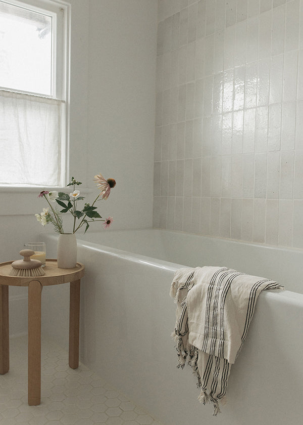 cle-tile-brick-guild-fundamentals-white-gloss-bathroom-shower-wall-design-photo-gillianstevens-ad-approved-v8.jpg__PID:2692d6d3-0c50-4562-882a-d37f3b62cb54