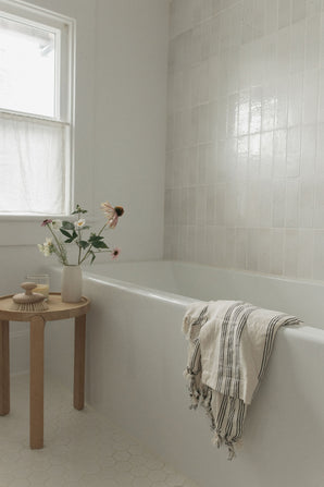 cle-tile-brick-guild-fundamentals-white-gloss-bathroom-shower-wall-design-photo-gillianstevens-ad-approved-v8.jpg__PID:9a1300f6-e846-490c-b678-52a239859f96