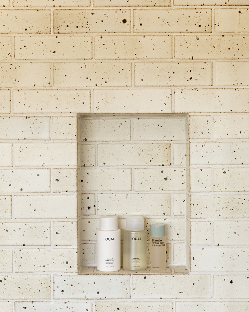 cle-tile-brick-new-california-yarrow-shower-wall-niche-bathroom-design-jenni-kayne-photo-amanda-sanford-amandacsanford-scott-sanford-scottlsanford-ad-approved-v4.jpg__PID:70254110-9ccb-4487-aa61-dc90e7352ed2