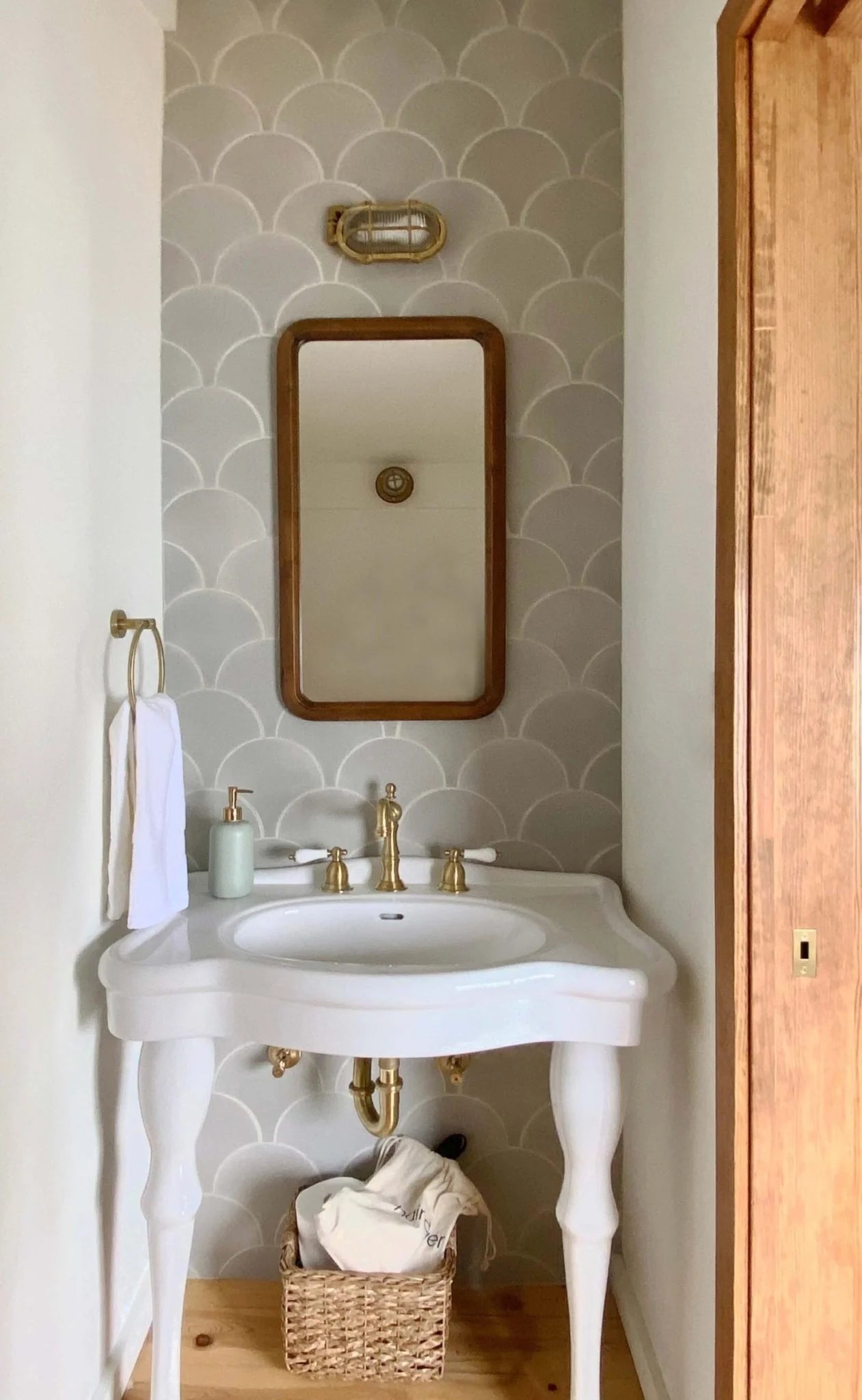 cle-tile-encaustic-cement-solid-scallop-ash-bathroom-wall-backsplash-location-_tomalesbaycottage-design-and-photography-sophia-lin-_designsilverlake-commercial-FINAL-1-1261x2048.webp__PID:b7d2c6c1-50c1-43ee-bf83-3b4a30e2aef1