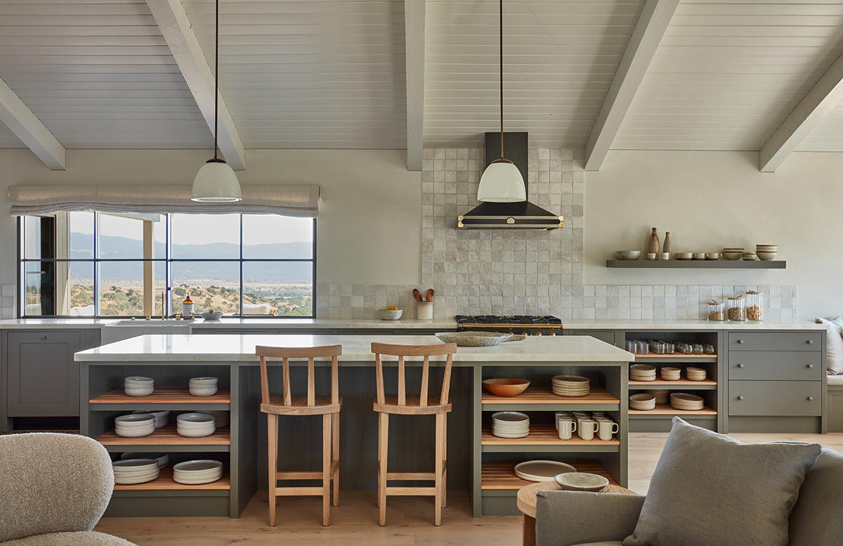 a modern kitchen with clé zellige square tiles in weathered white installed on the kitchen backsplash 