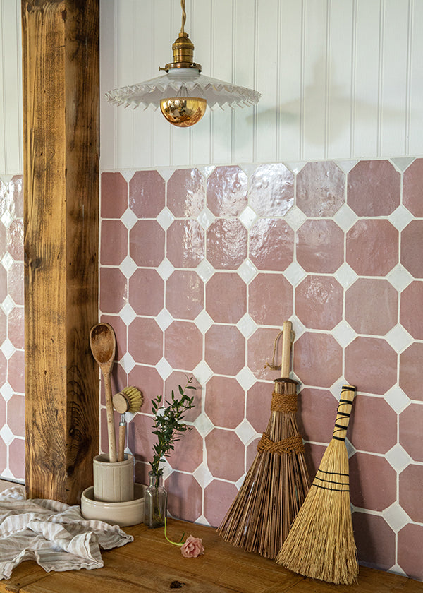 clé zellige zio and sons collection in moroccan sea salt and vintage rose installed on a kitchen backsplash