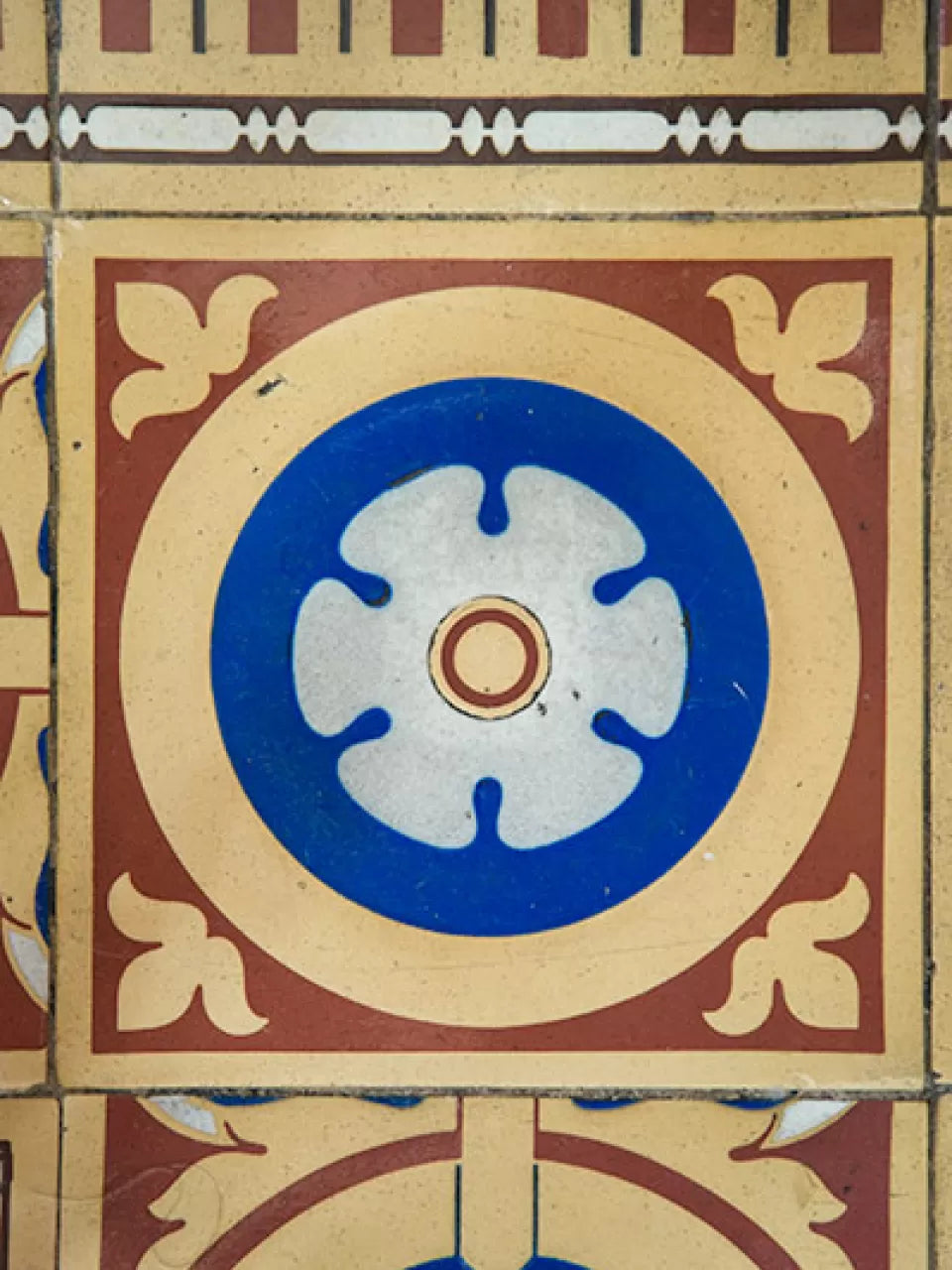 Close up of a tile from the US capitol building, featuring an abstracted floral motif.