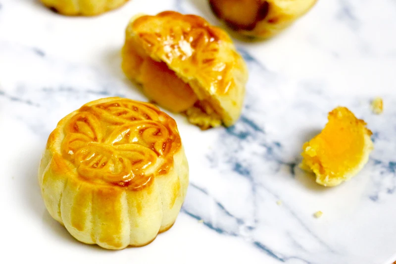 salted egg yolk custard mooncake recipe