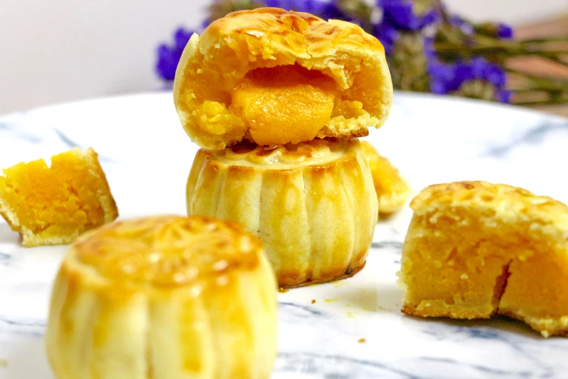 salted egg yolk custard mooncake recipe