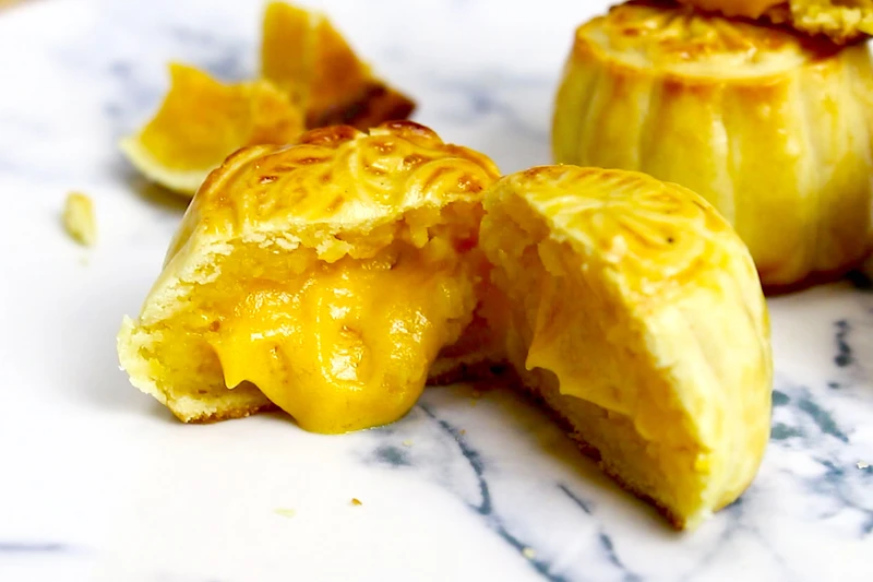 salted egg yolk custard mooncake recipe