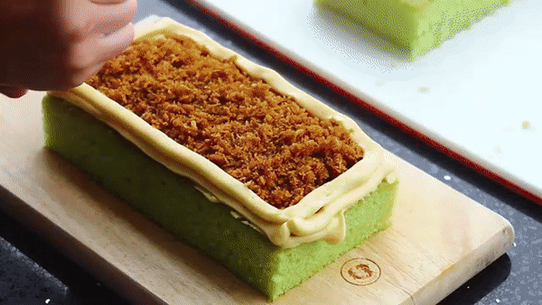 stacking a layered cake