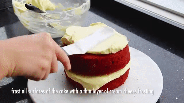 applying cake frosting