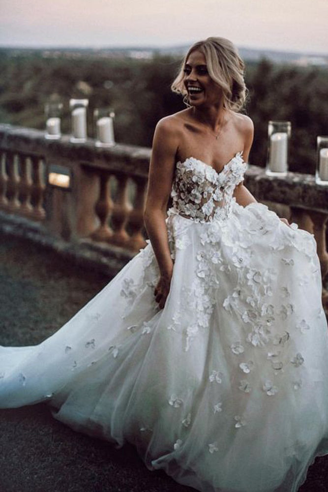 Gorgeous Ball Gown Sweetheart White Tulle Strapless Lace Wedding Dress ...