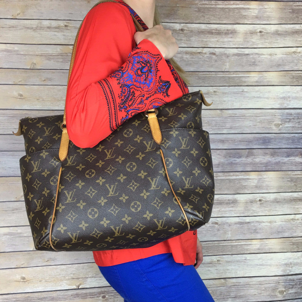 LOUIS VUITTON Totally MM Bag in Monogram – Pretty Things Hoarder