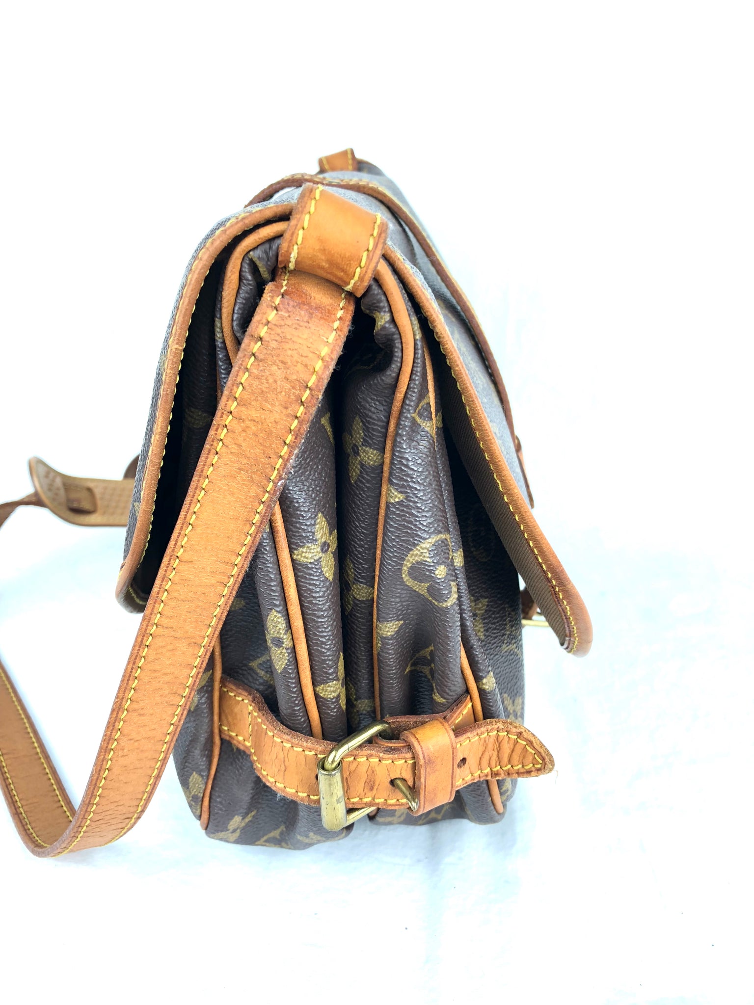 LOUIS VUITTON Saumur 30 Crossbody Bag (MB0918) – Pretty Things Hoarder
