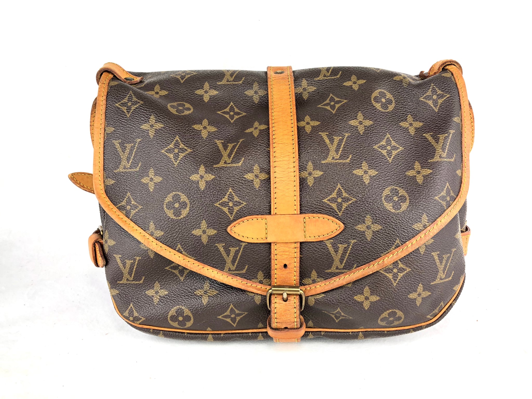 LOUIS VUITTON Mono Saumur 30 Crossbody Bag (AR9002) – Pretty Things Hoarder